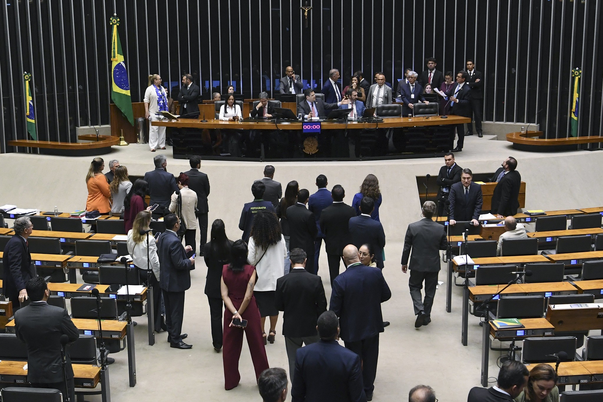 Orçamento 2026: O que muda na sua vida com R$ 61 bilhões em emendas parlamentares