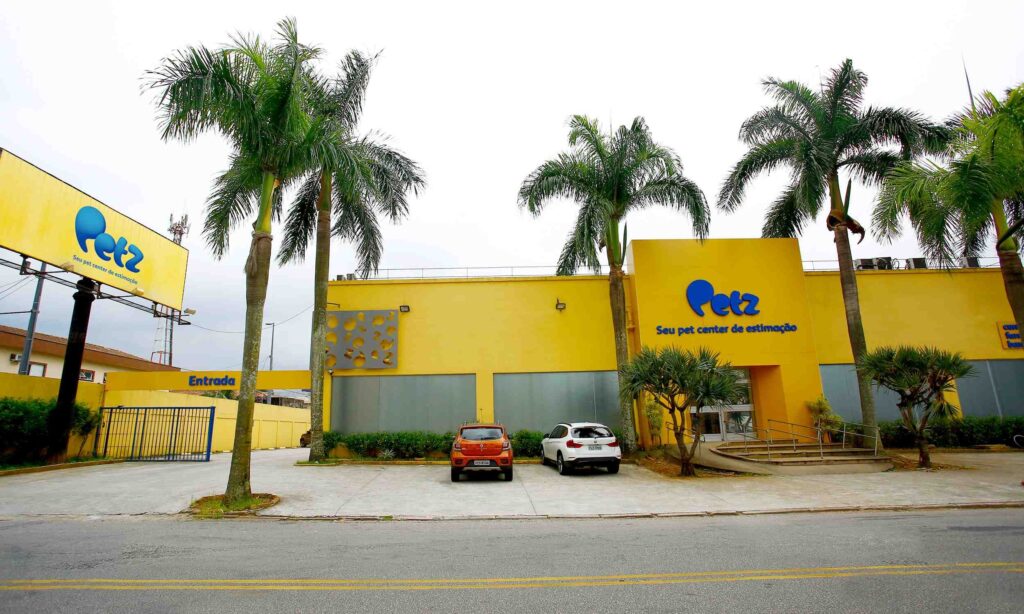 Petshop gigante: o que a fusão Petz + Cobasi significa para quem ama animais