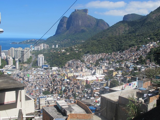 Por que tantas favelas ainda vivem sem árvores nas ruas? Um olhar sobre o Censo 2022