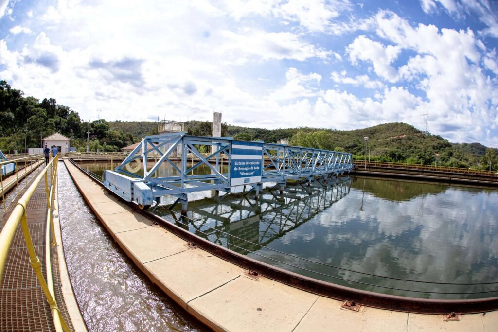 Privatização da Copasa: Por que as ações dispararam e o que isso muda para o seu dia a dia