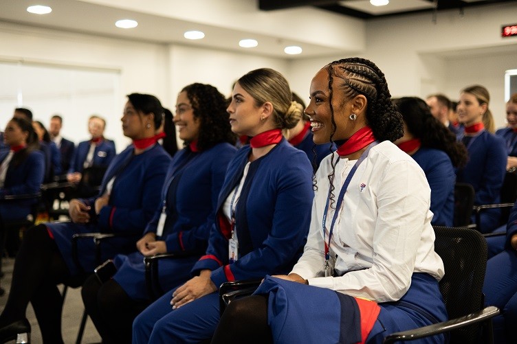 Comissário de bordo no Brasil: salário, requisitos e como crescer na carreira