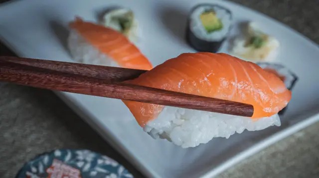 Como um norueguês mudou o sushi: a história do salmão que conquistou o Japão