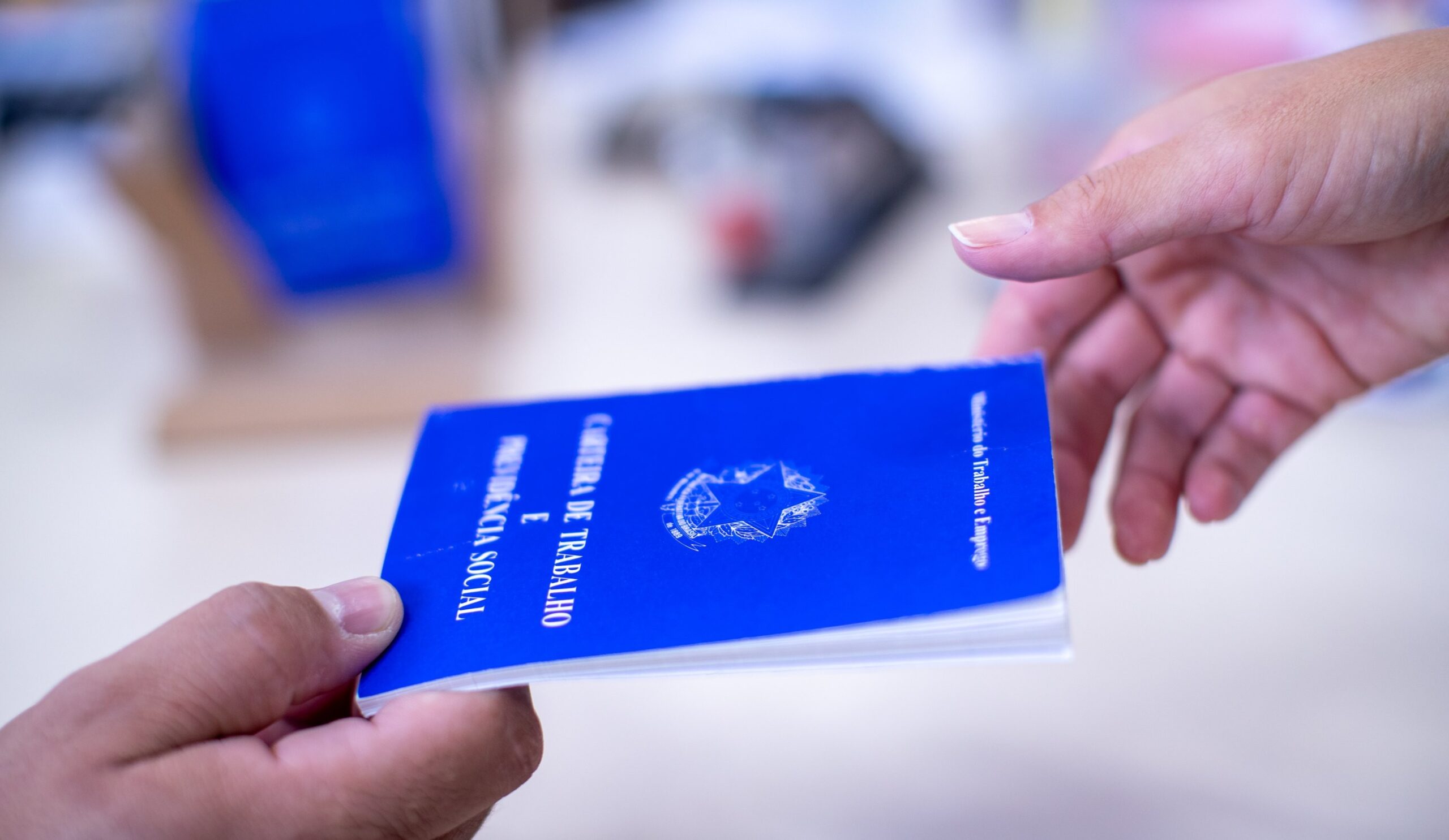 Desemprego em baixa histórica: O que essa conquista significa para o seu bolso