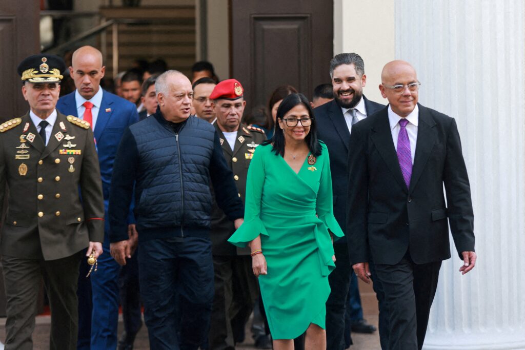 O paradoxo do luxo em meio à crise: o que o vestido da presidente venezuelana revela sobre Caracas