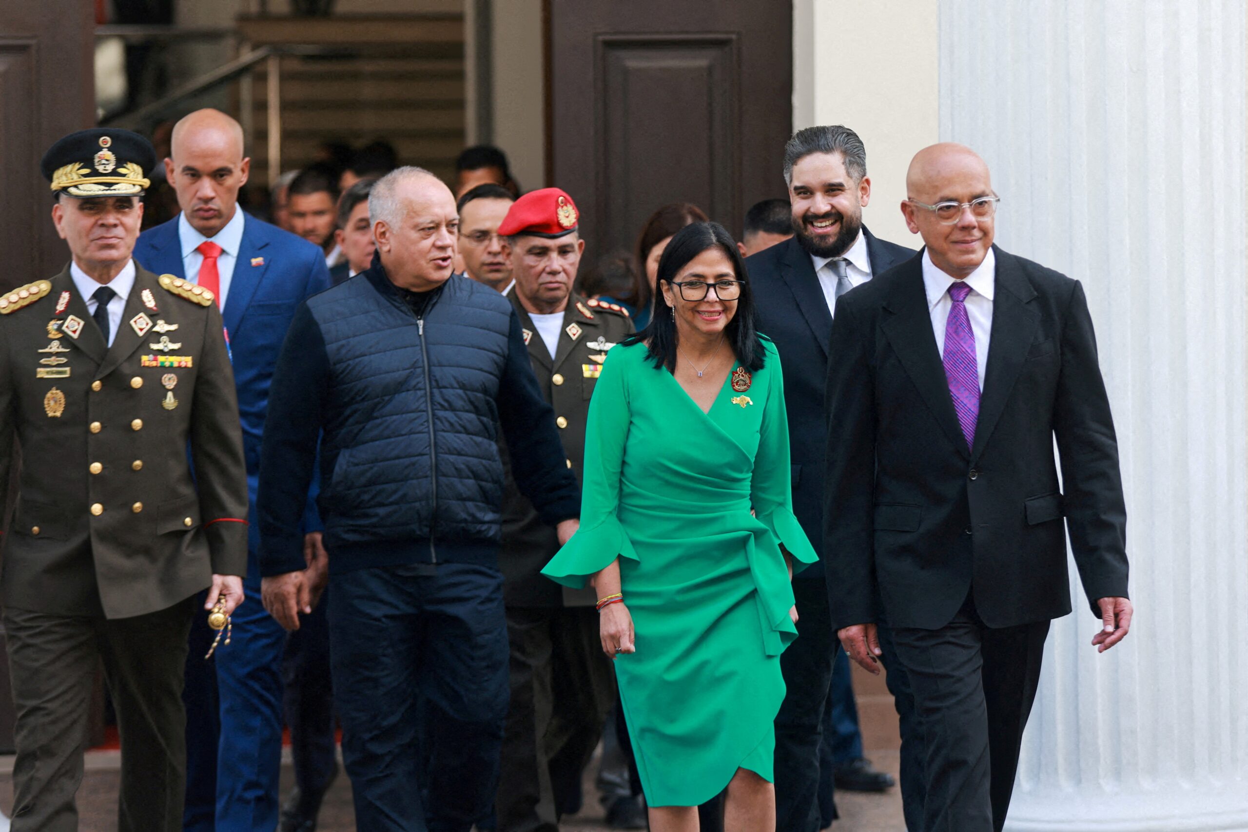 O paradoxo do luxo em meio à crise: o que o vestido da presidente venezuelana revela sobre Caracas