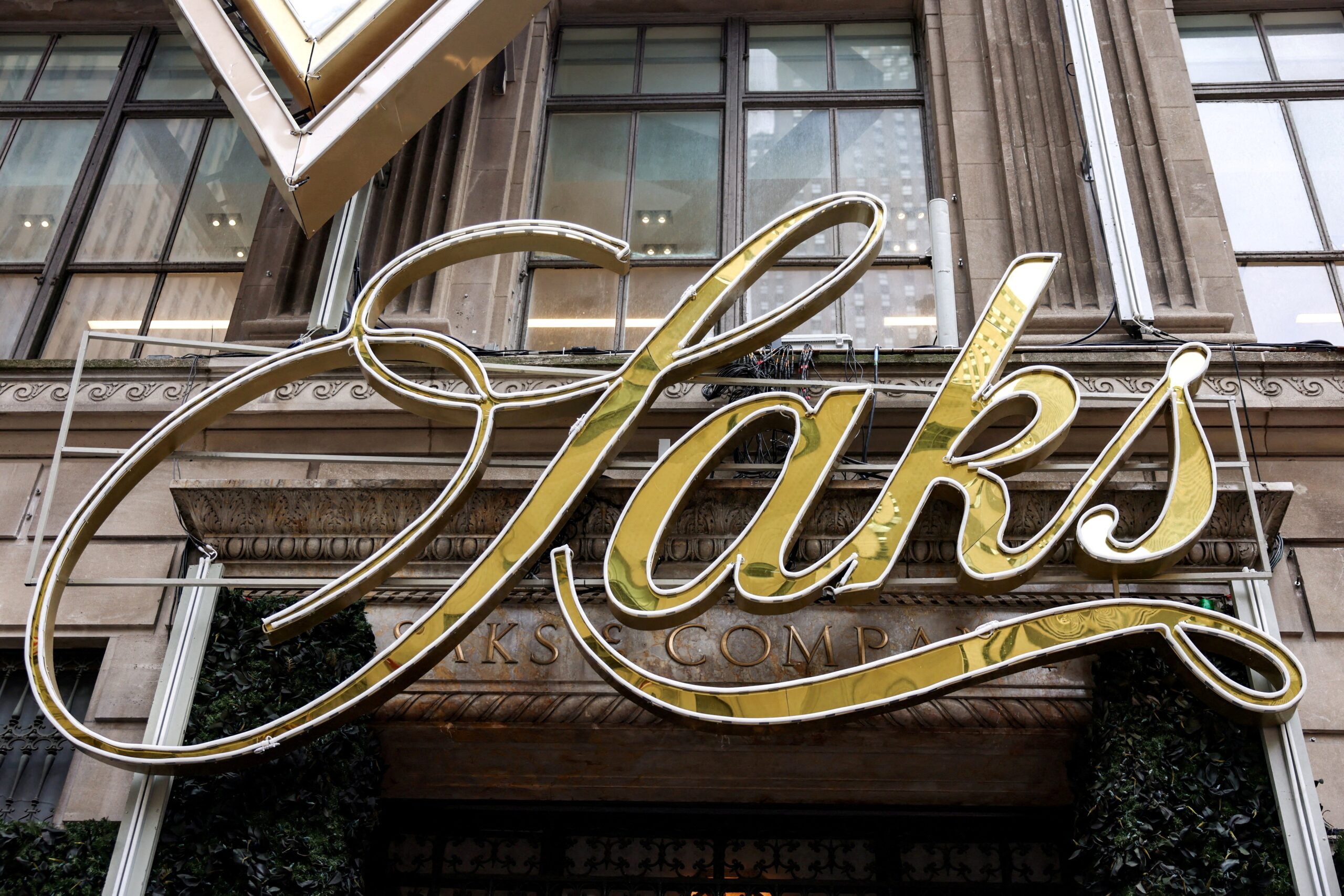 Saks Global pede falência: o que isso significa para o futuro das lojas de luxo nos EUA