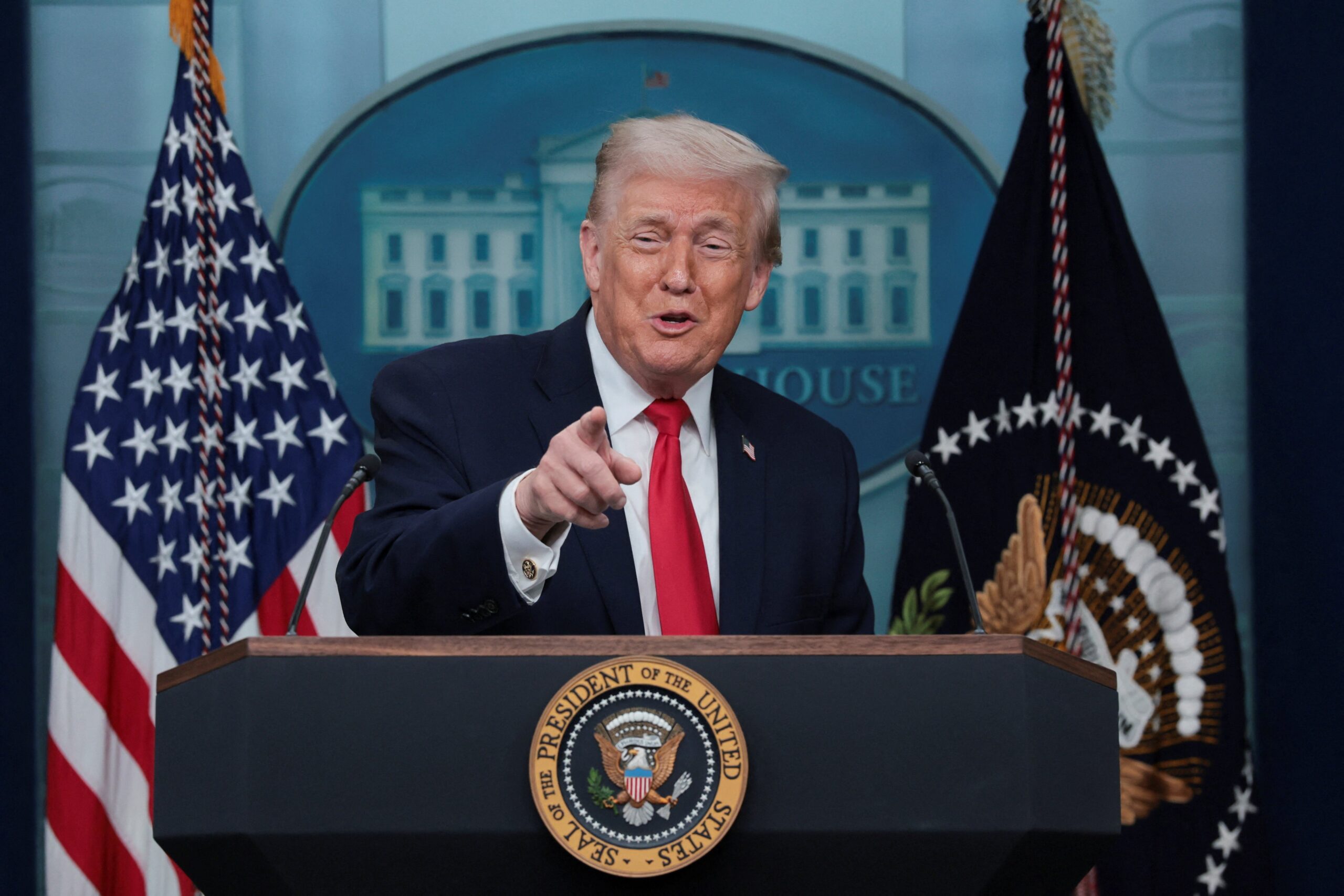 Tarifas americanas sob ataque: O que a elevação de 15% para 25% significa para a Coreia do Sul e para o Brasil