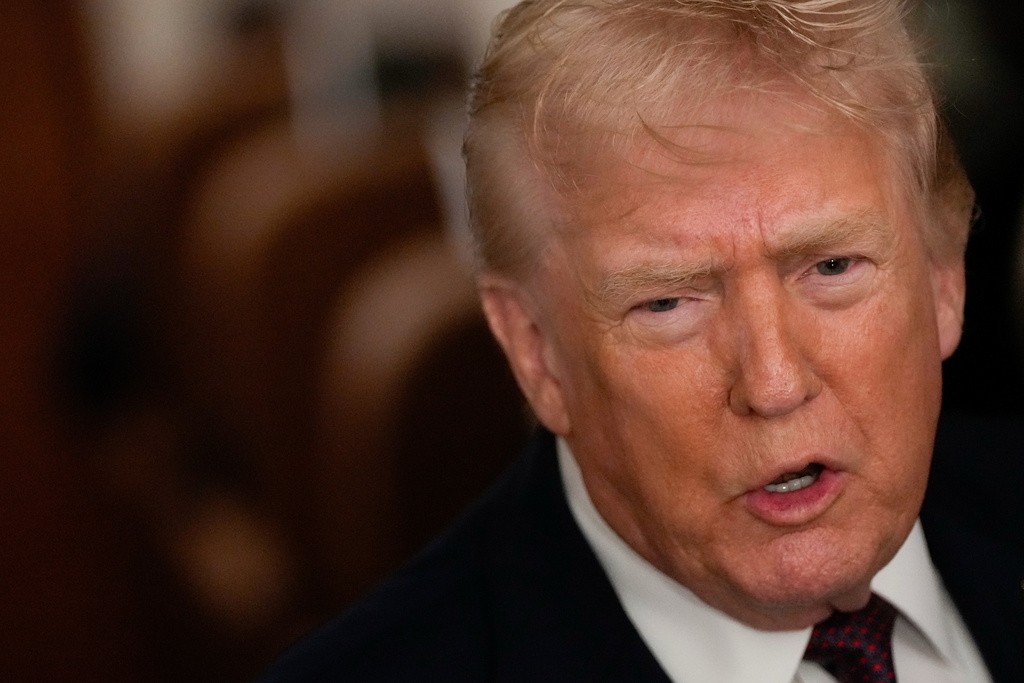 Trump vs. Powell: A guerra dos juros que pode mexer no seu bolso