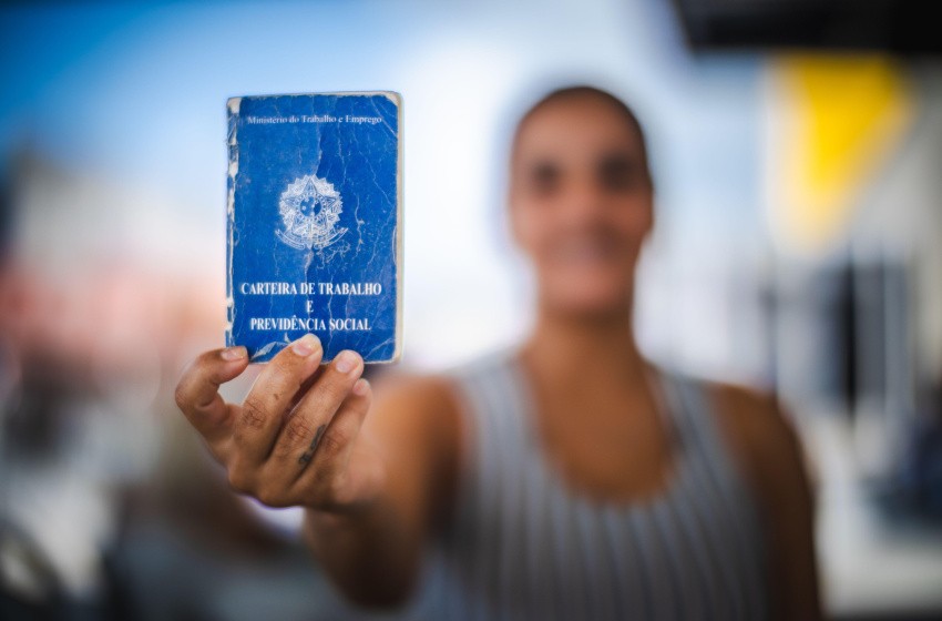 Desemprego em baixa histórica: o que isso significa para o seu bolso e futuro