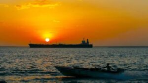 EUA liberam petróleo venezuelano: o que isso significa para o Brasil e o mercado global