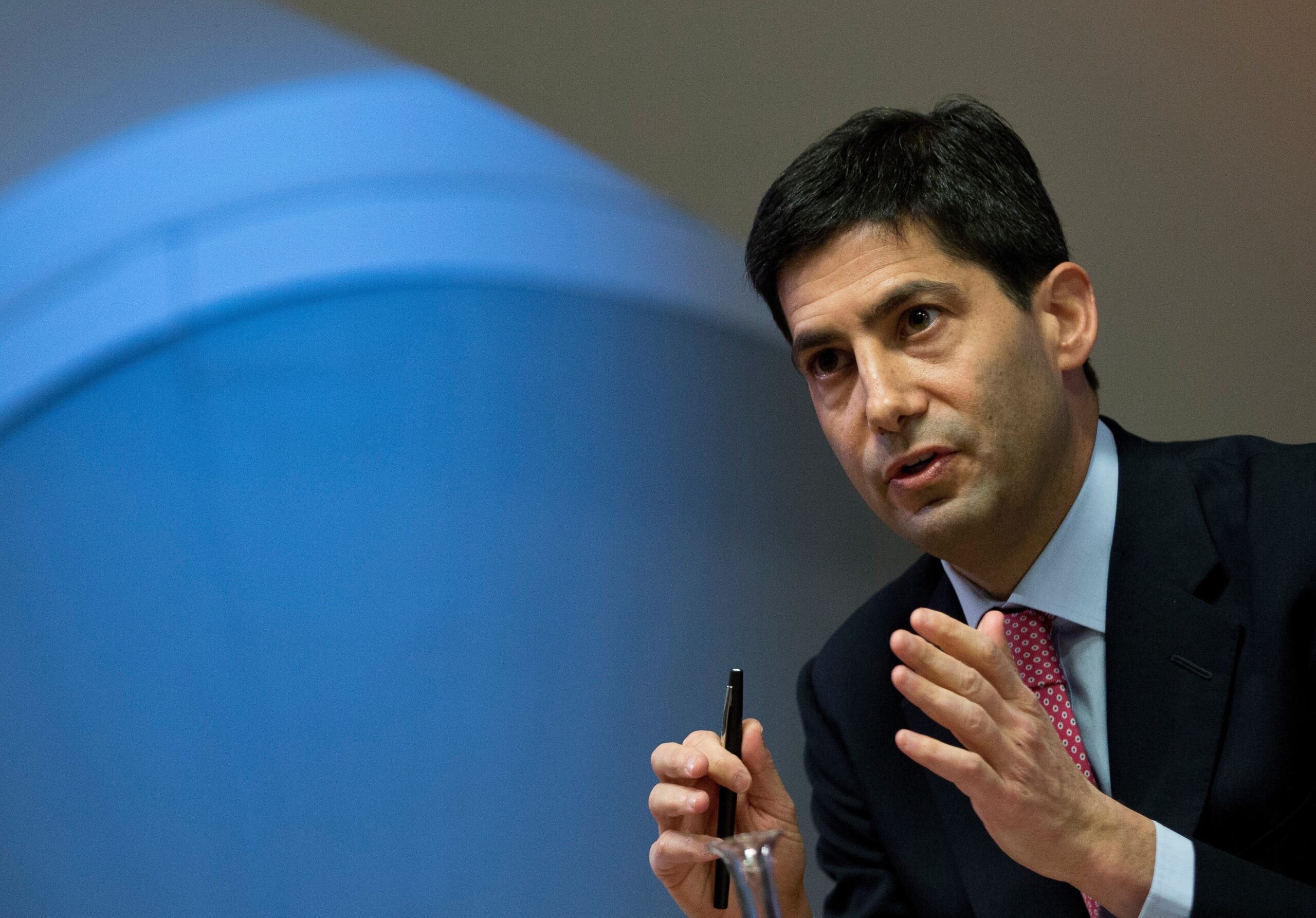 Kevin Warsh no comando do Fed: o que isso significa para a economia dos EUA e para o seu bolso