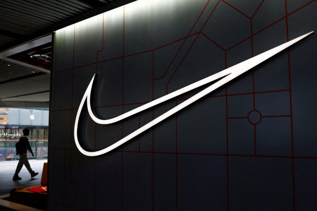 Nike sob investigação nos EUA: o que a acusação de discriminação contra trabalhadores brancos pode significar para o futuro das políticas DEI