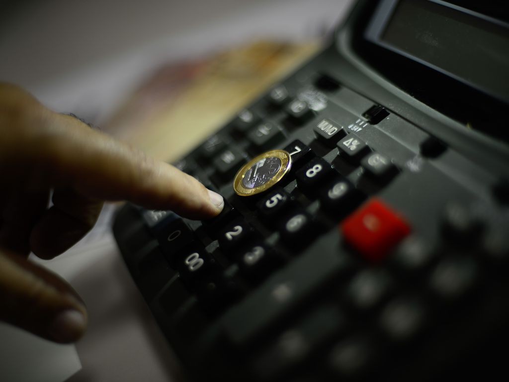 Por que a poupança perdeu R$ 23,5 bilhões em janeiro e o que isso significa para o seu bolso