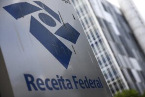 Receita Federal não bloqueia contas: entenda por que o medo de ter seu dinheiro congelado é só fake news
